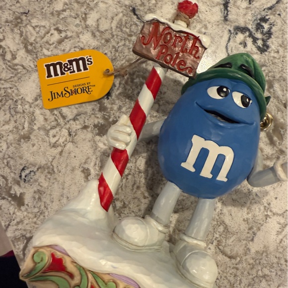 COPY - Christmas M&M Figurine - Picture 3 of 6